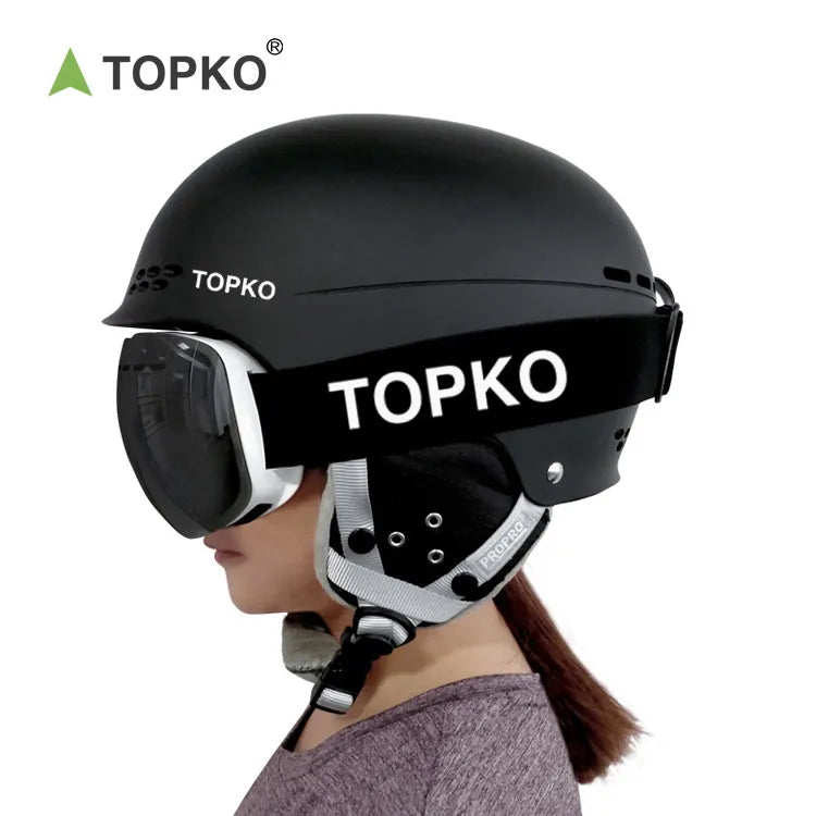 Ski helmet